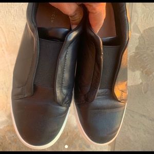 Unisex Snrakers-Slip on- HALOGEN